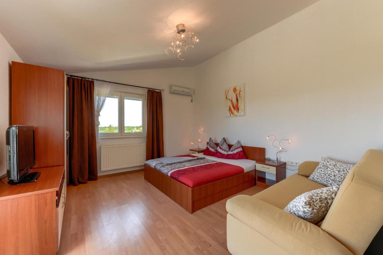 Haus Lilli Mit Pool Διαμέρισμα Ražanac Εξωτερικό φωτογραφία